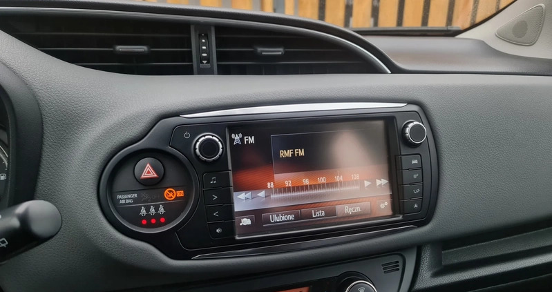 Toyota Yaris cena 38900 przebieg: 98000, rok produkcji 2015 z Jedlina-Zdrój małe 781